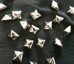 Pyramidennieten-25 silberne Nieten in Pyramidenform (17 mm x 17 mm x 6 mm)-Sonstiges-03